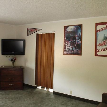 American Travel Inn Pullman Esterno foto