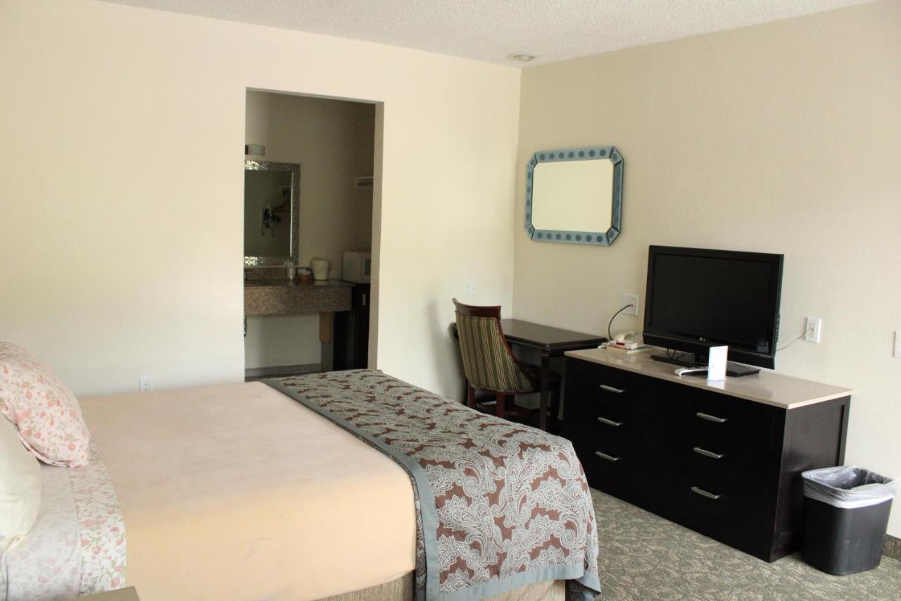 American Travel Inn Pullman Esterno foto