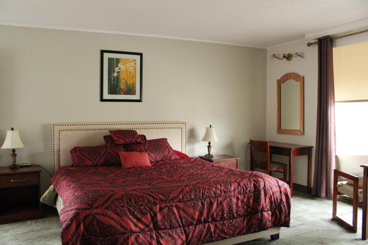 American Travel Inn Pullman Esterno foto