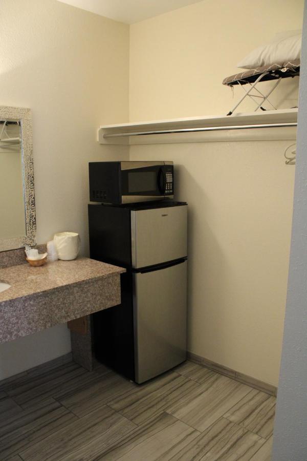 American Travel Inn Pullman Esterno foto
