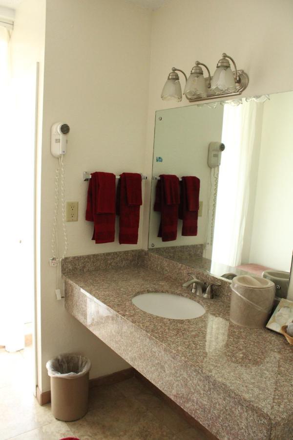 American Travel Inn Pullman Esterno foto