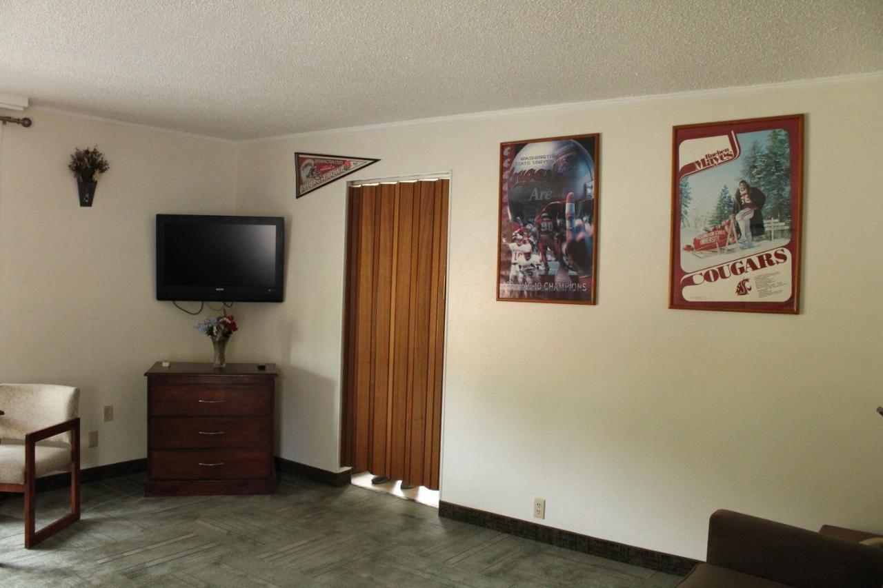 American Travel Inn Pullman Esterno foto
