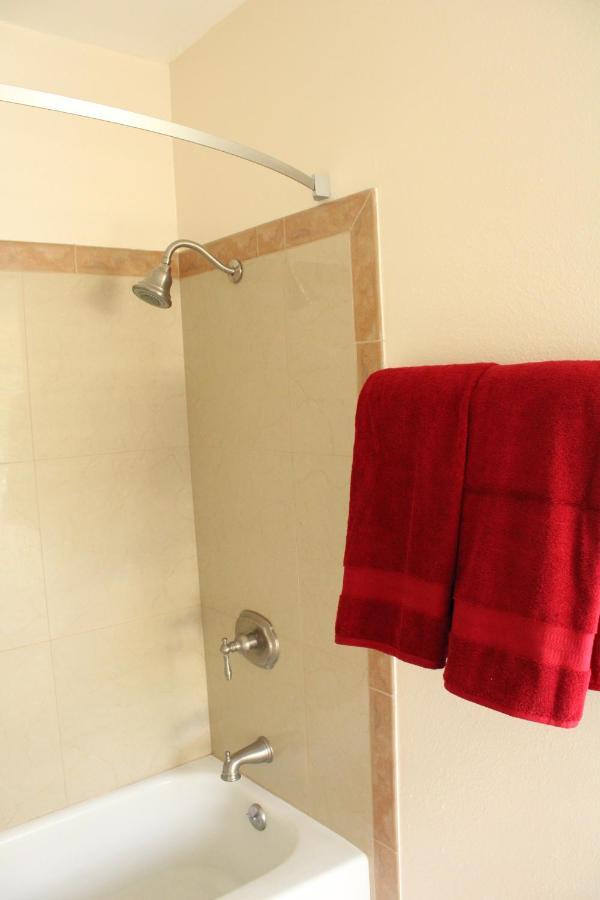 American Travel Inn Pullman Esterno foto